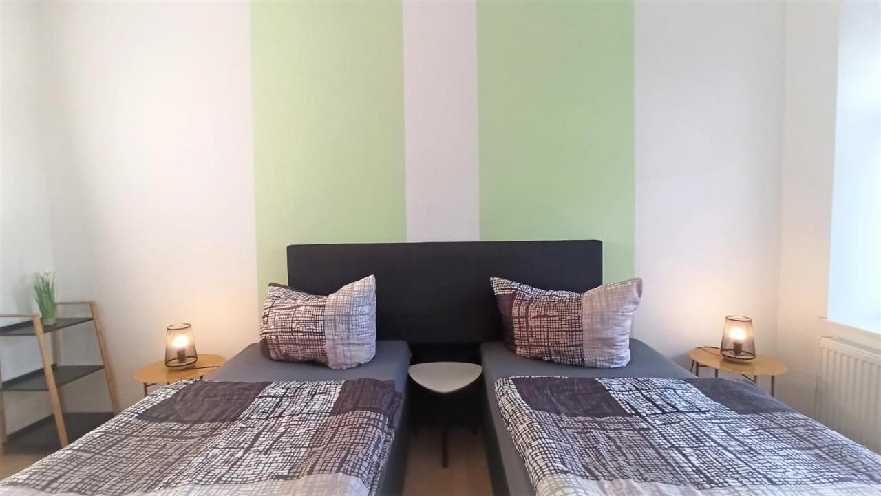 Apartment Fuer Bis Zu 7 Personen Mit Balkon Халберщат Екстериор снимка