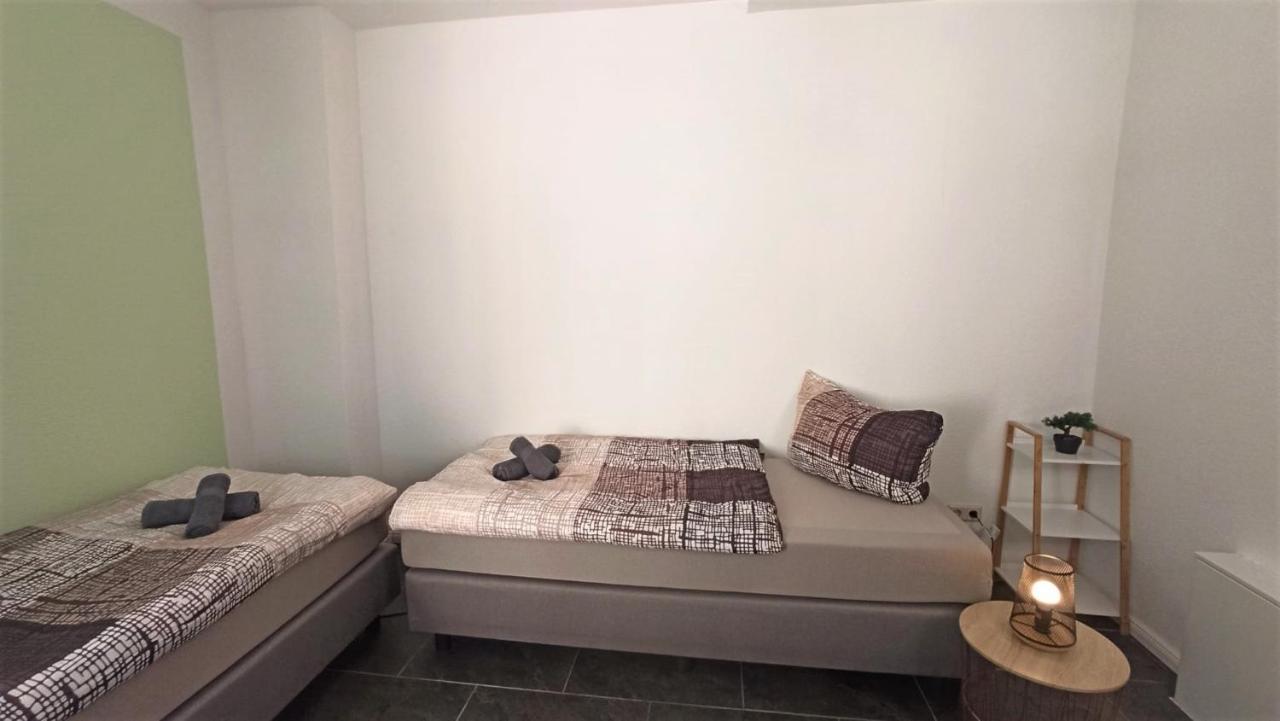 Apartment Fuer Bis Zu 7 Personen Mit Balkon Халберщат Екстериор снимка
