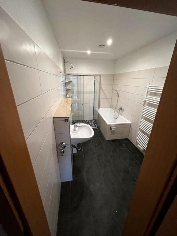 Apartment Fuer Bis Zu 7 Personen Mit Balkon Халберщат Екстериор снимка