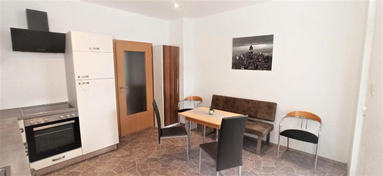 Apartment Fuer Bis Zu 7 Personen Mit Balkon Халберщат Екстериор снимка
