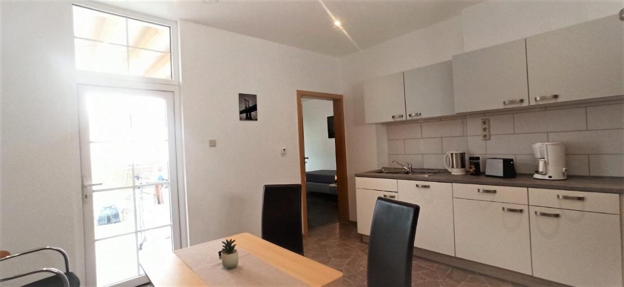 Apartment Fuer Bis Zu 7 Personen Mit Balkon Халберщат Екстериор снимка