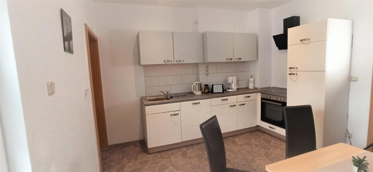 Apartment Fuer Bis Zu 7 Personen Mit Balkon Халберщат Екстериор снимка