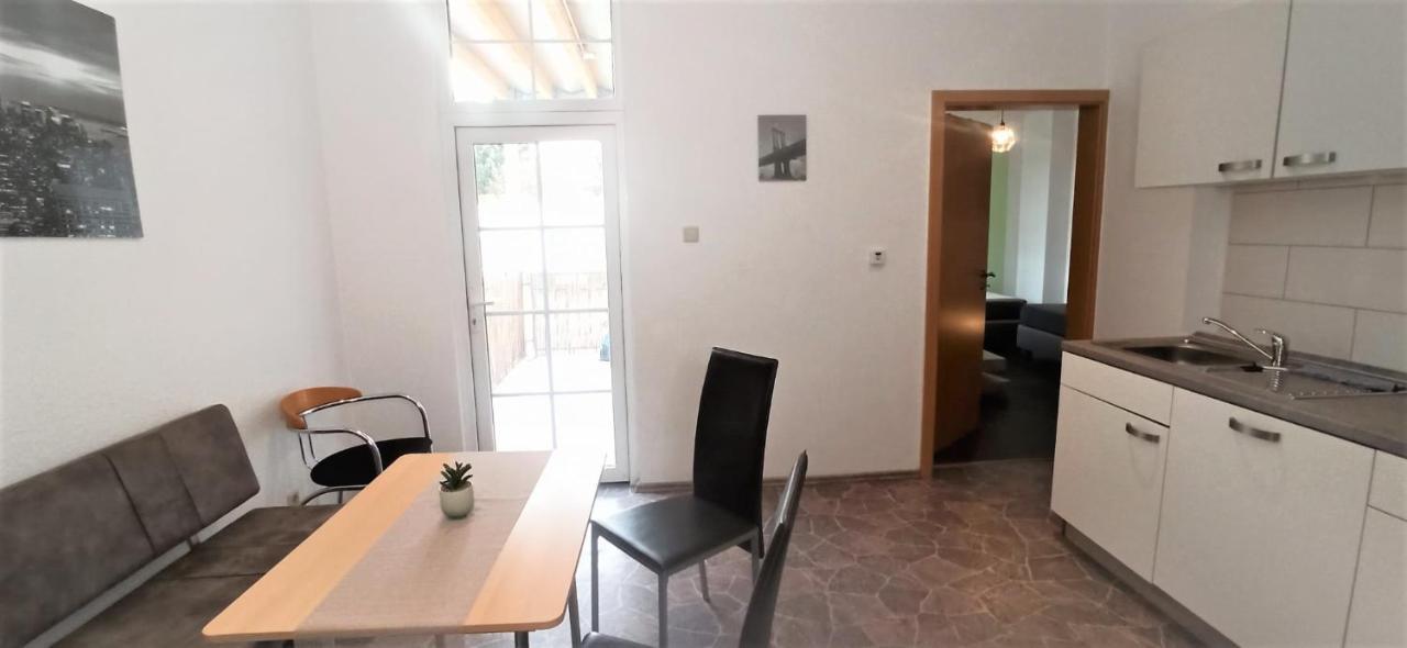 Apartment Fuer Bis Zu 7 Personen Mit Balkon Халберщат Екстериор снимка
