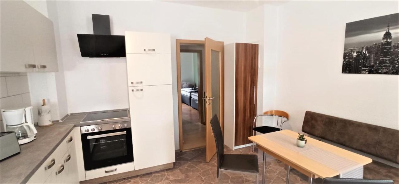 Apartment Fuer Bis Zu 7 Personen Mit Balkon Халберщат Екстериор снимка